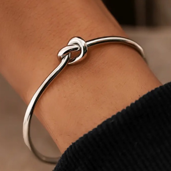 ⚜️[𝟯/$𝟮𝟴]⚜️NEW Knot Charm Minimalist Stainless Steel Cuff - Picture 3 of 10